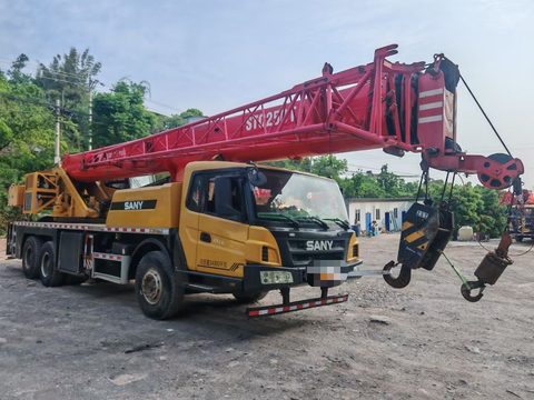 Grúa sobre camión SANY 25 t 2020