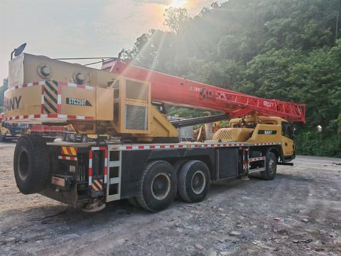 Grúa sobre camión SANY 25 t 2020