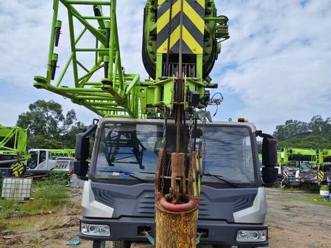 جرثقیل Zoomlion ۳۵ تن · مدل ۲۰۲۳ (۱۴۰۲)