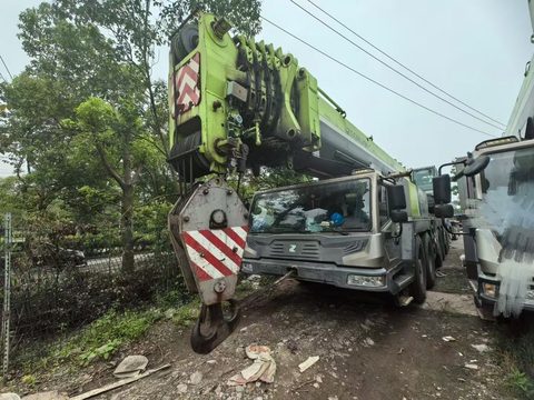 جرثقیل Zoomlion ۳۰۰ تن · مدل ۲۰۱۸ (۱۳۹۷)