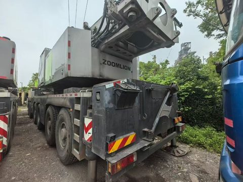 جرثقیل Zoomlion ۳۰۰ تن · مدل ۲۰۱۸ (۱۳۹۷)