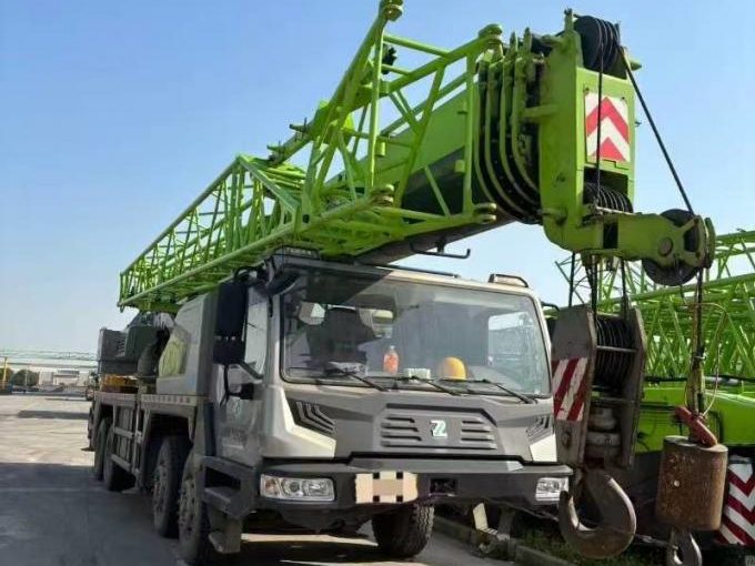 رافعة شاحنة Zoomlion 35 طن · موديل 2022