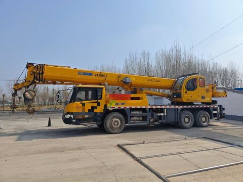 Grúa sobre camión XCMG 25 t 2020