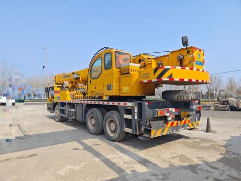 Grúa sobre camión XCMG 25 t 2020