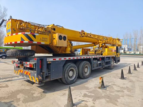 Grúa sobre camión XCMG 25 t 2020