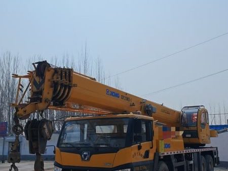 Grúa sobre camión XCMG 25 t 2020