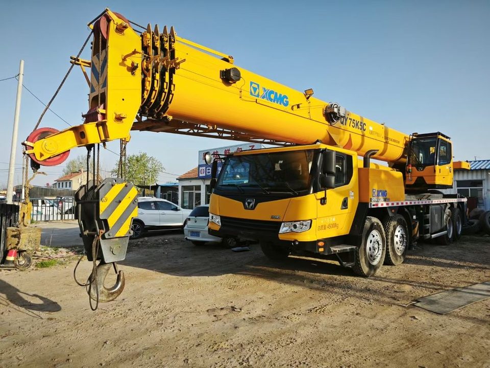 رافعة شاحنة XCMG 55 طن · موديل 2022