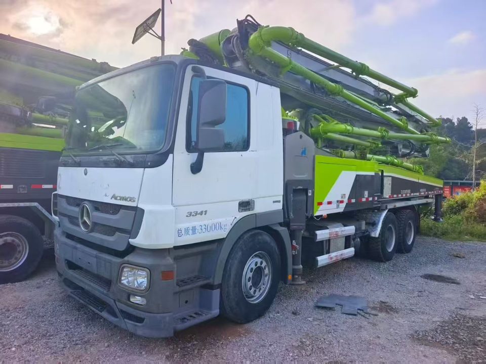 مضخة Zoomlion 52 م · موديل 2018 · شاسيه Mercedes-Benz Actros