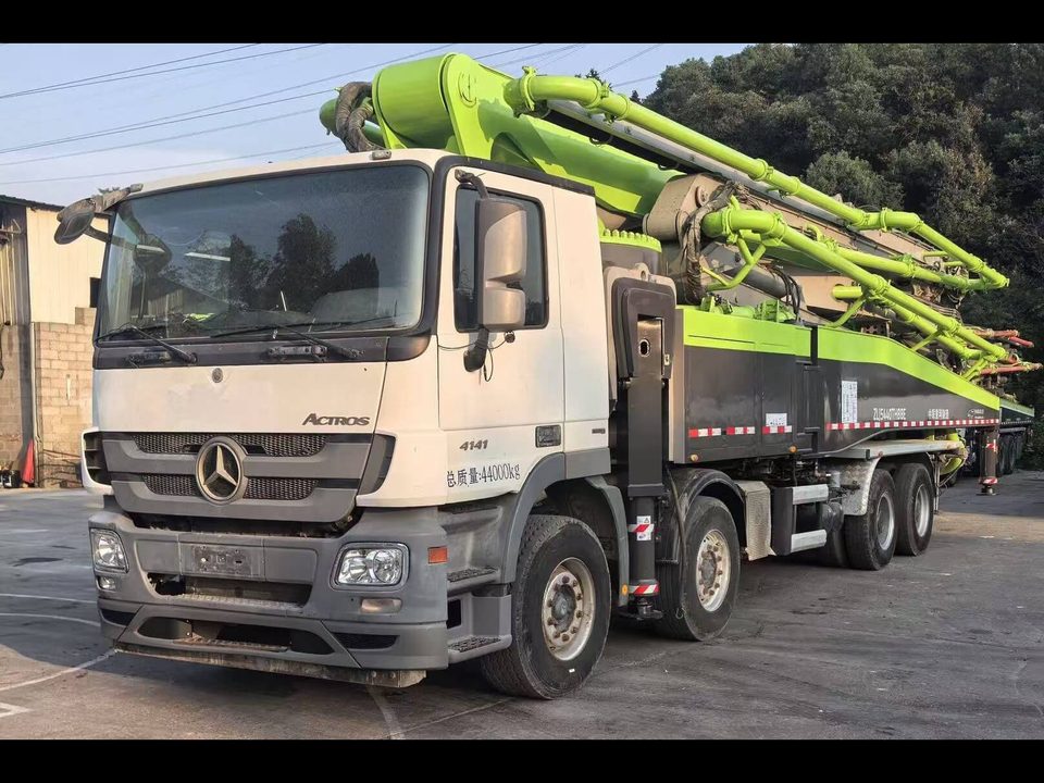 مضخة Zoomlion 63 م · موديل 2019 · شاسيه Mercedes-Benz Arctros4141