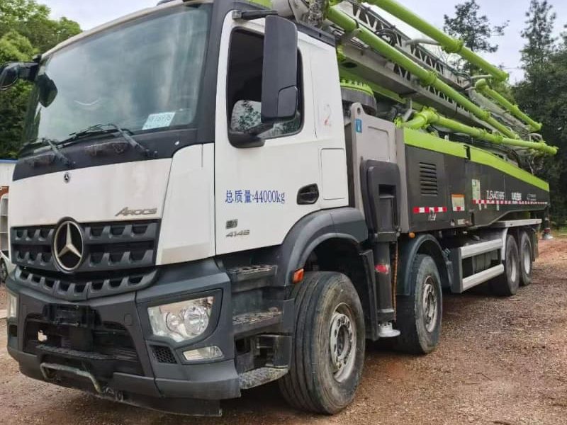 مضخة Zoomlion 62 م · موديل 2022 · شاسيه Mercedes-Benz Arctros4143 8*4