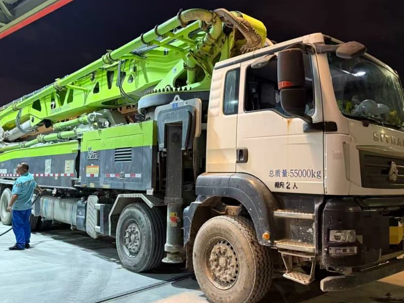 مضخة Zoomlion 70 م · موديل 2022 · شاسيه Sitrak 10*5