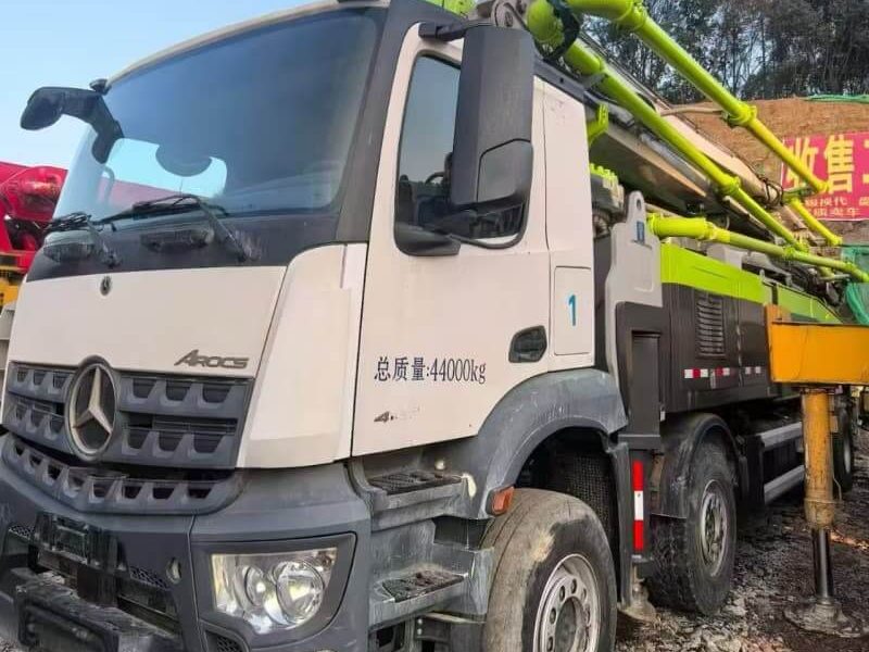 مضخة Zoomlion 56 م · موديل 2021 · شاسيه Mercedes-Benz
