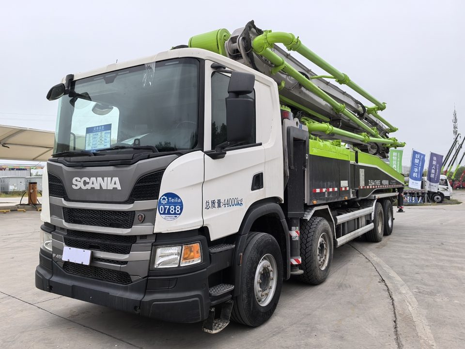 مضخة Zoomlion 56 م · موديل 2020 · شاسيه Manufacturer: Mercedes-Benz