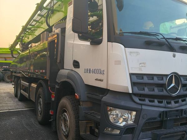 مضخة Zoomlion 59 م · موديل 2022 · شاسيه Benz