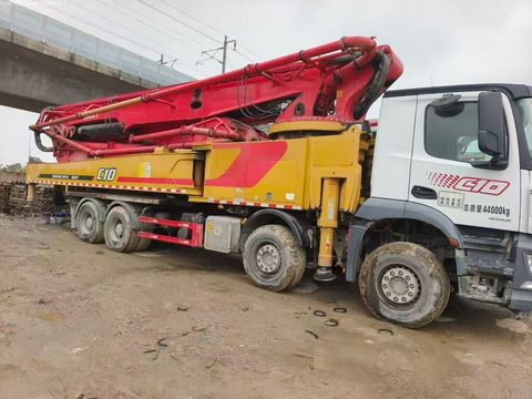 Pompe SANY 62 m · 2020 · châssis Mercedes-Benz