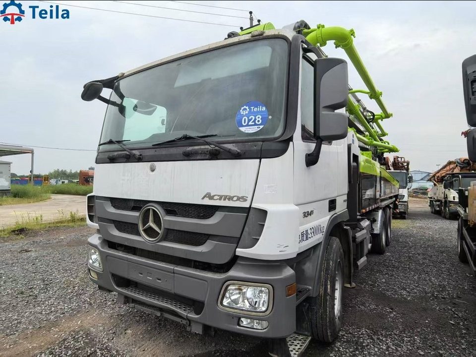 مضخة Zoomlion 49 م · موديل 2015 · شاسيه Benz
