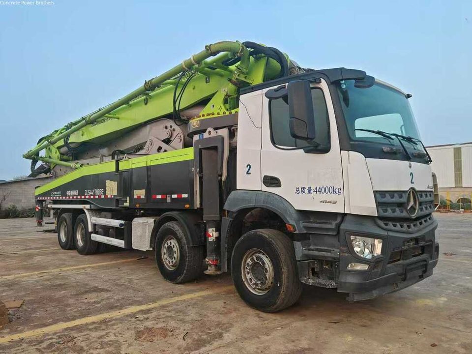 مضخة Zoomlion 56 م · موديل 2021 · شاسيه Mercedes-Benz