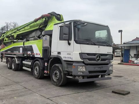 مضخة Zoomlion 52 م · موديل 2017 · شاسيه Mercedes-Benz 4141