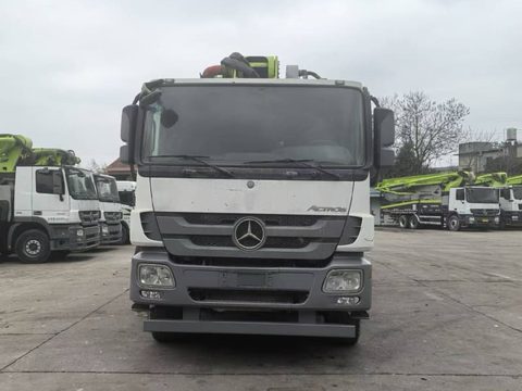 مضخة Zoomlion 52 م · موديل 2017 · شاسيه Mercedes-Benz 4141