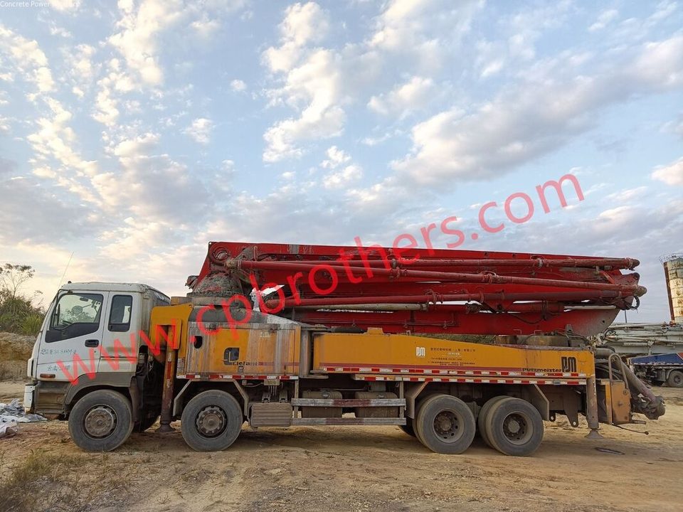 مضخة Putzmeister 46 م · موديل 2012 · شاسيه Actros 4141