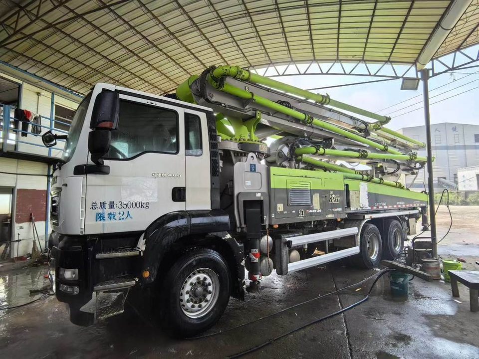 مضخة Zoomlion 50 م · موديل 2021 · شاسيه Sinotruk SITRAK C7H