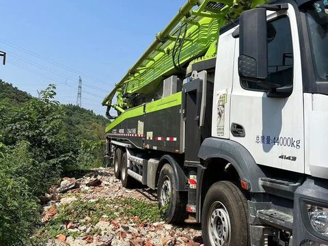 2020 Zoomlion 59 m pump truck · Benz