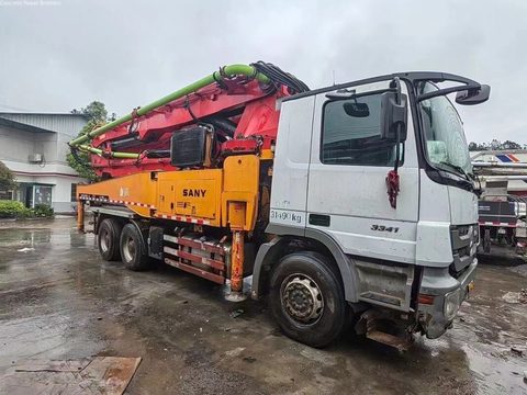 2011 年 SANY 43 m 泵车 ·