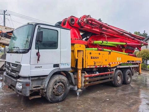 2011 年 SANY 43 m 泵车 ·
