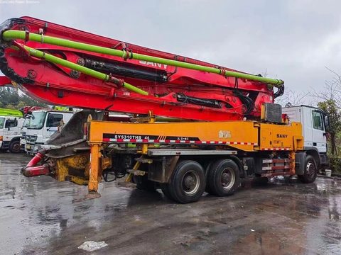 2011 年 SANY 43 m 泵车 ·