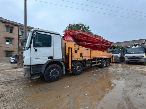 Pompe Zoomlion 46 m · 2012 · châssis