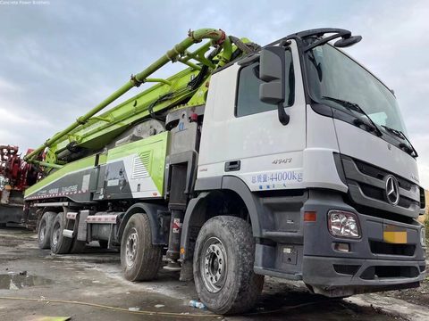 Pompe Zoomlion 56 m · 2018 · châssis