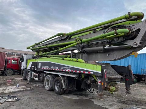 Pompe Zoomlion 56 m · 2018 · châssis