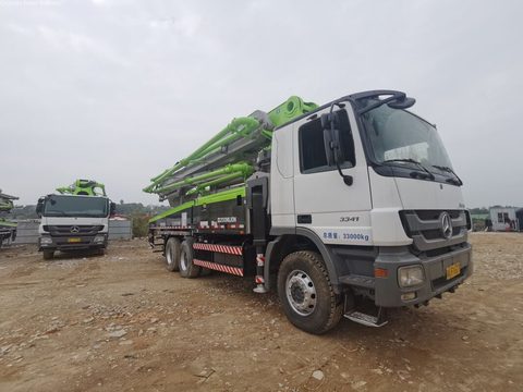 پمپ Zoomlion ۴۷ متر · مدل ۲۰۱۲ (۱۳۹۱) · شاسی