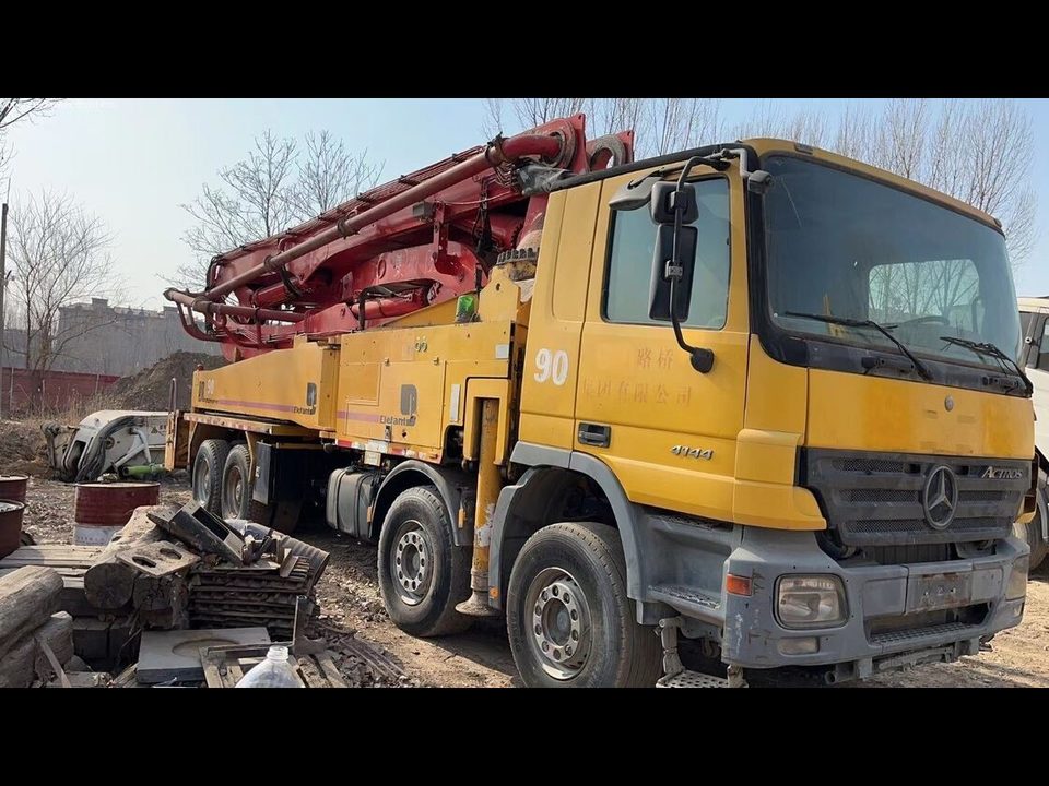 مضخة Zoomlion 46 م · موديل 2013 · شاسيه